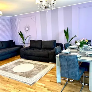  Apartment Leon Art